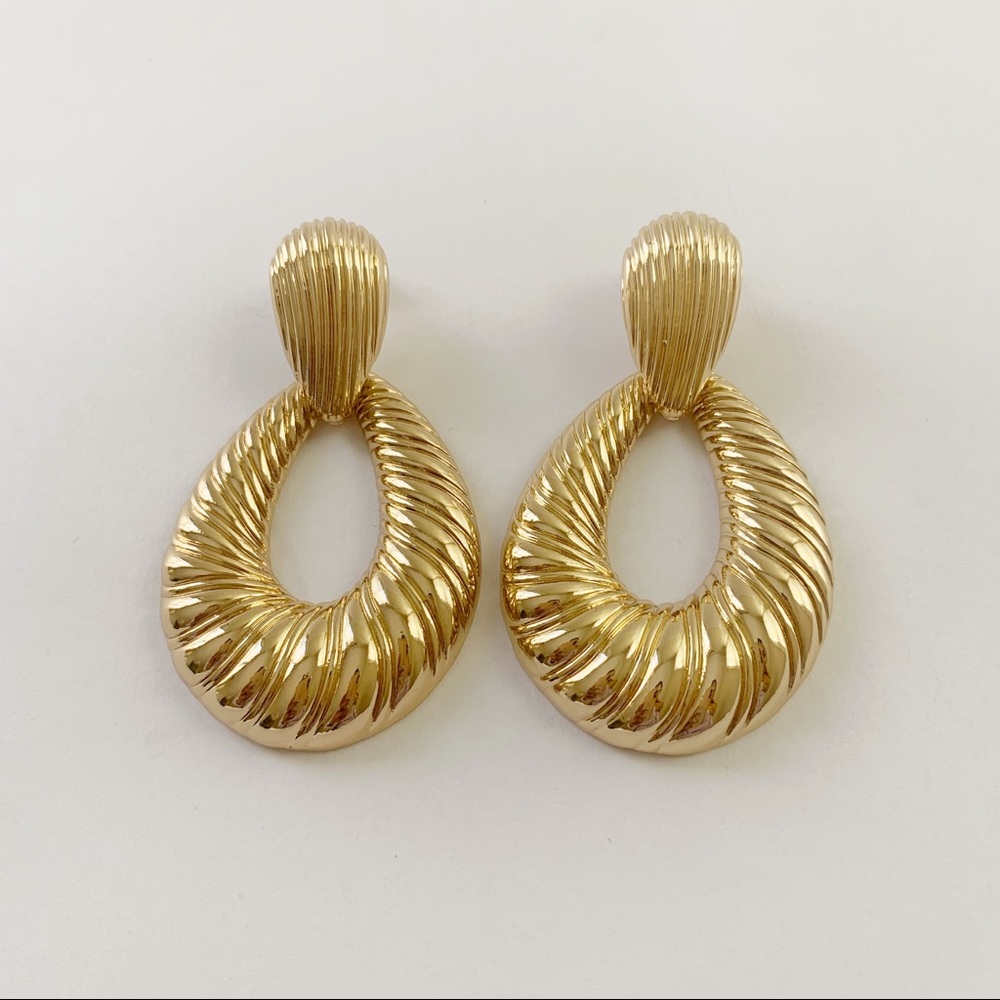 Women’s Gold round Earrings